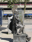 908086 Afbeelding van het 'living statue' een Romeinse generaal verbeeldend, op het Jaarbeursplein te Utrecht.